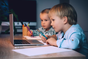 توانایی‌هایی که کودکان را در یادگیری برنامه نویسی در سنین پایین کمک می‌کنند - مناسب ترین سن یادگیری برنامه نویسی کودکان